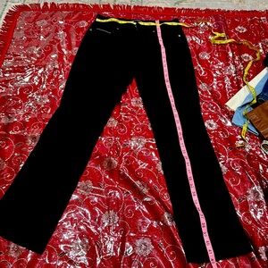 This is straight leg Levi’s 505 I have all the measurements in the photos